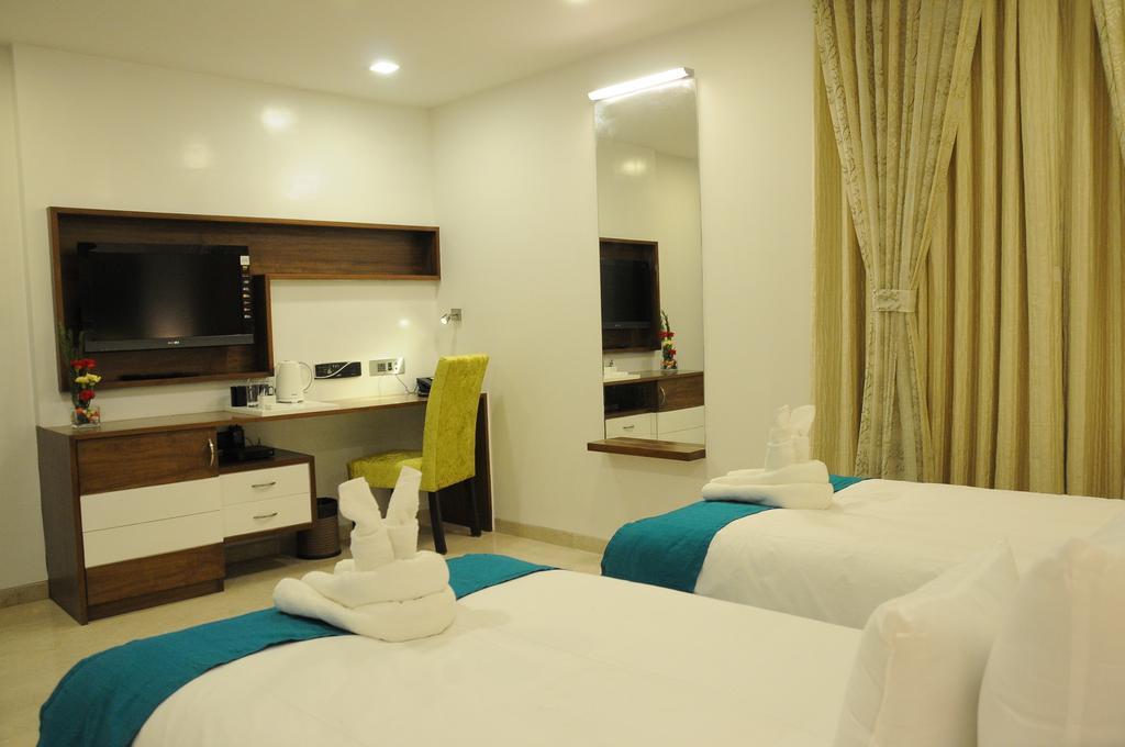 La Woods Hotel Chennai Exterior foto