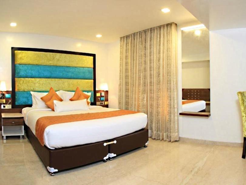 La Woods Hotel Chennai Exterior foto